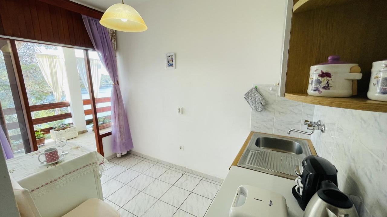 Karbuni The lovely Cabin Retreat - Beachfront accommodation on Korčula Island