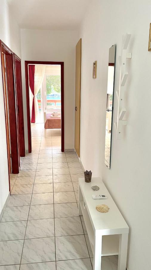 Karbuni The extra apartment - Beachfront accommodation on Korčula Island